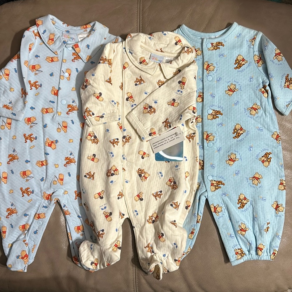 Disney baby Pooh 0-3 months lot